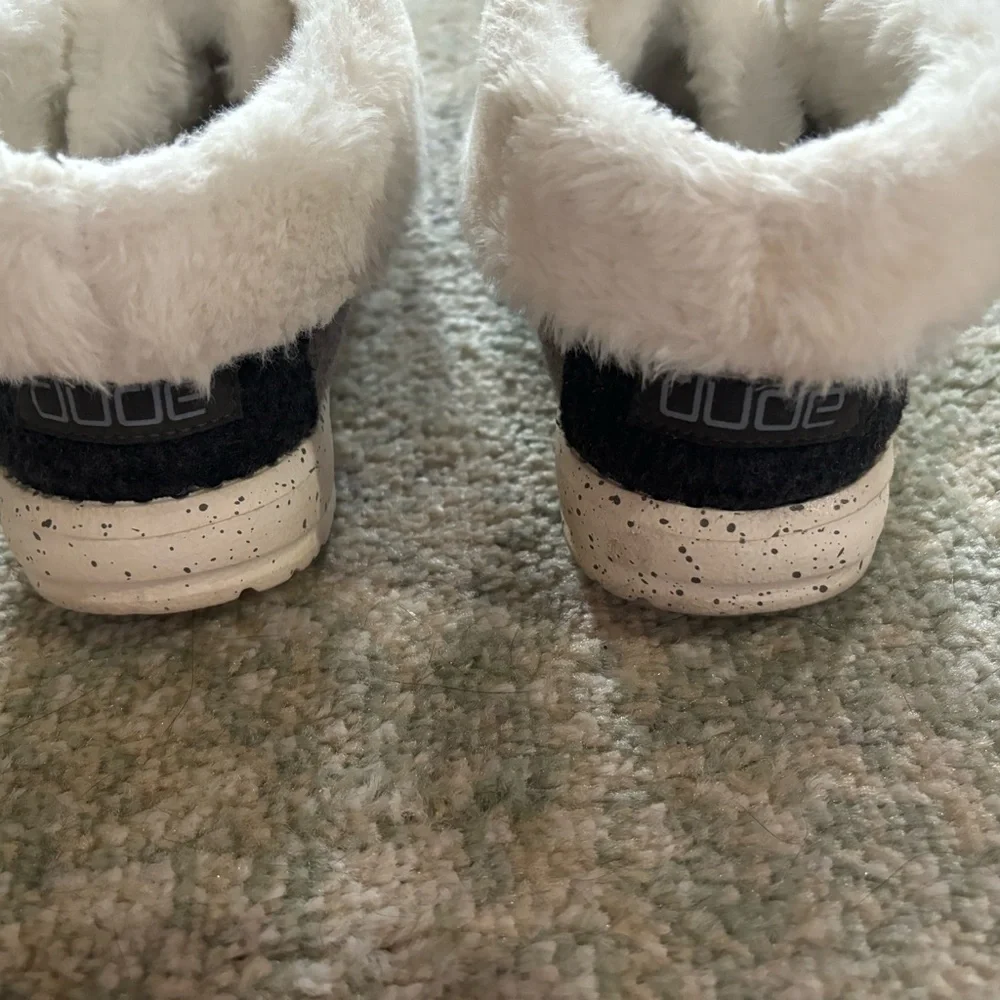 Hey Dude shoes - Picture 2 of 4